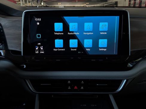 Used 2026 Volkswagen Atlas SE FWD image 29