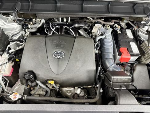 Used 2022 Toyota Highlander XLE AWD/4WD image 14