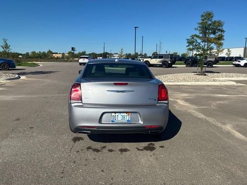 Used 2017 Chrysler 300 S AWD/4WD image 5