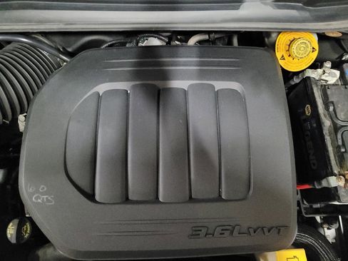 Used 2019 Dodge Grand Caravan SE FWD image 30