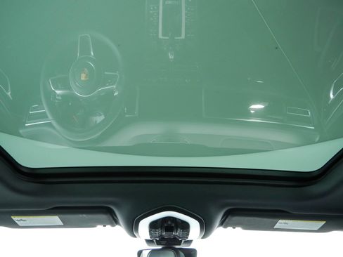 Certified 2021 Porsche Macan S AWD/4WD image 23