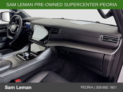 Used 2023 Jeep Wagoneer Series II AWD/4WD image 30