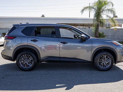 Used 2024 Nissan Rogue S AWD/4WD image 3