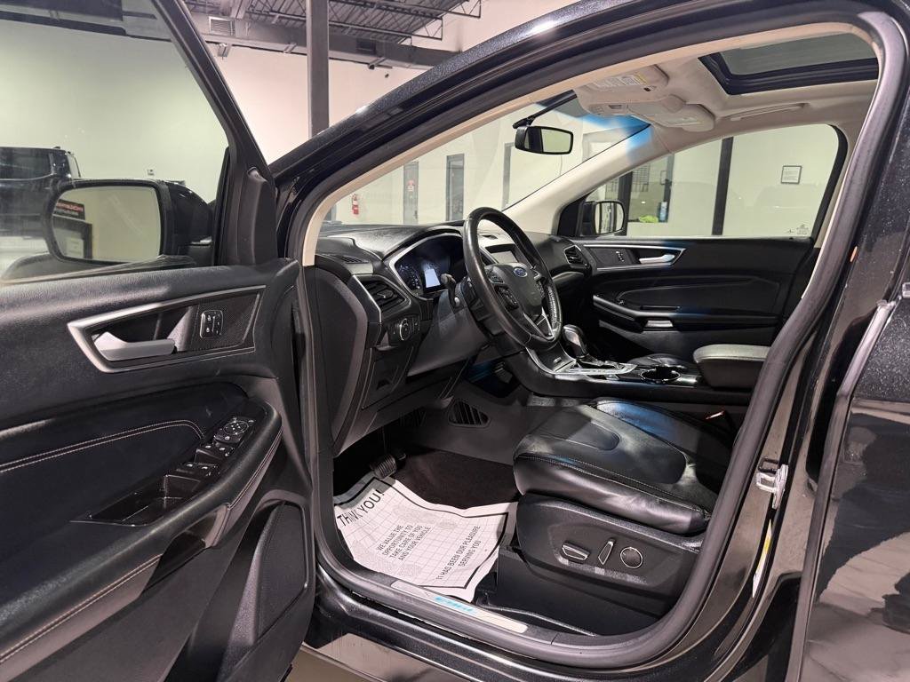 Used 2015 Ford Edge Titanium w/ Equipment Group 301A AWD/4WD image 16