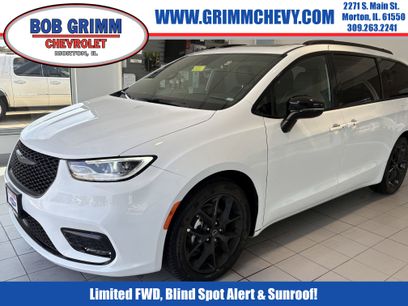 Used 2025 Chrysler Pacifica Limited