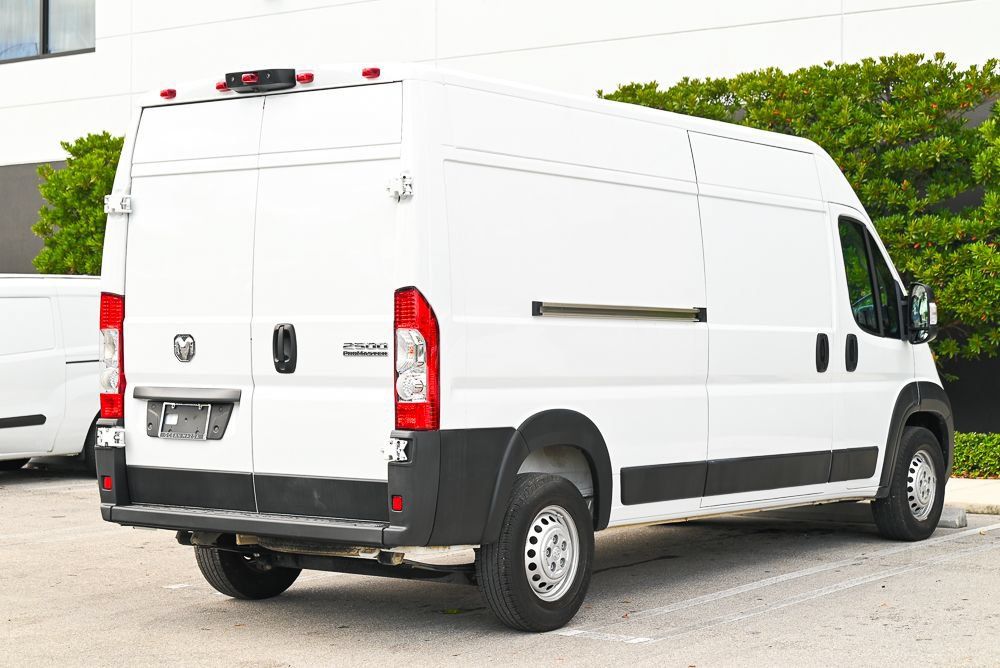 Used 2024 RAM ProMaster 2500 w/ Convenience Group FWD image 4