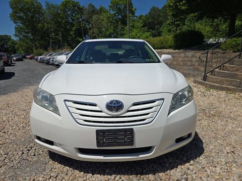 Used 2009 Toyota Camry XLE FWD image 2