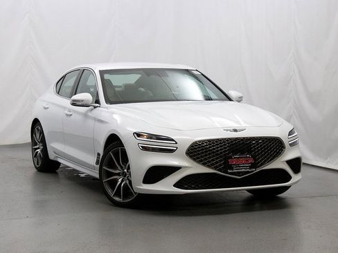 Used 2025 Genesis G70 2.5T image 1