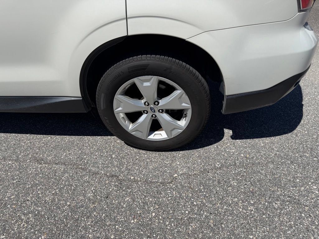 Used 2016 Subaru Forester 2.5i Limited AWD/4WD image 10