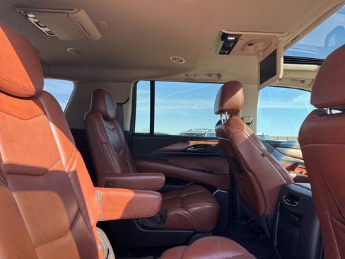 Used 2019 Cadillac Escalade ESV Luxury image 23