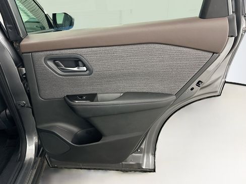 Used 2023 Nissan Rogue SV image 30