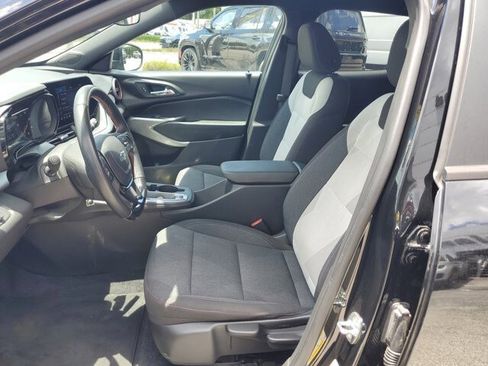 Used 2024 Chevrolet Trax RS FWD image 23