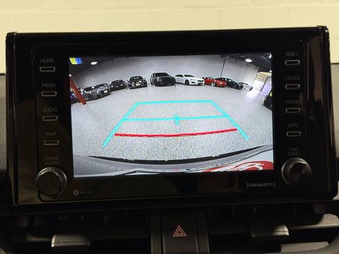 Used 2021 Toyota RAV4 SE image 33
