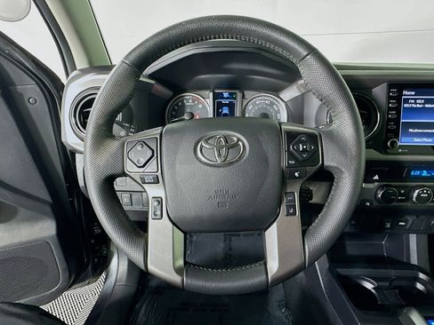 Used 2022 Toyota Tacoma SR5 RWD image 14