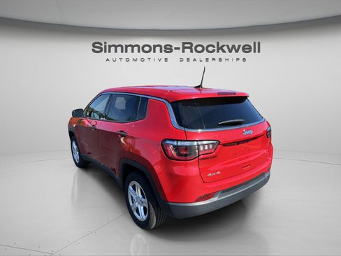 Used 2023 Jeep Compass Sport image 5