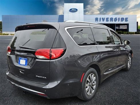 Used 2020 Chrysler Pacifica Touring-L Plus w/ Advanced Safetytec Group image 7