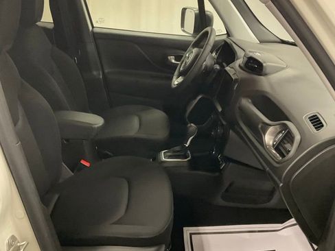 Used 2023 Jeep Renegade Latitude image 29