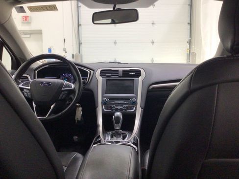 Used 2016 Ford Fusion SE w/ Equipment Group 202A image 29