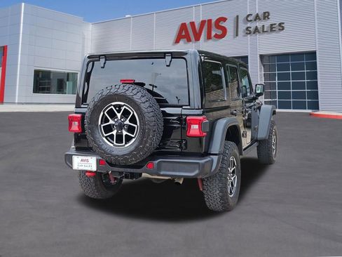 Used 2025 Jeep Wrangler Unlimited Rubicon AWD/4WD image 6