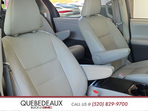 Used 2020 Toyota Sienna XLE w/ XLE Navigation Package FWD image 32