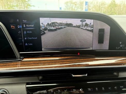 Used 2023 Cadillac Escalade Premium Luxury image 18