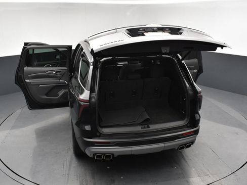 Used 2024 Chevrolet Traverse LT FWD image 28