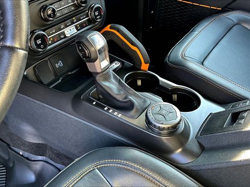 Used 2023 Ford Bronco Badlands image 14