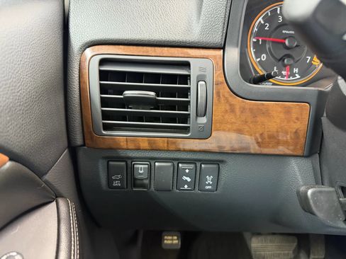 Used 2012 Nissan Armada Platinum image 19