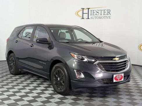 Used 2020 Chevrolet Equinox LS image 2