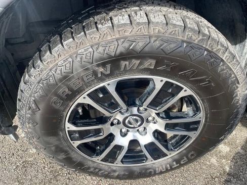 Used 2022 Nissan Titan SV image 6