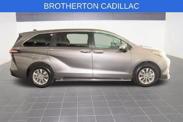 Used 2024 Toyota Sienna LE AWD/4WD image 8
