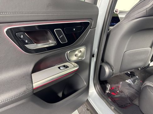 Used 2025 Mercedes-Benz GLC 350e 4MATIC image 14