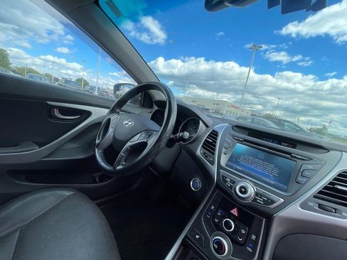 Used 2014 Hyundai Elantra w/ Option Group 2 FWD image 5