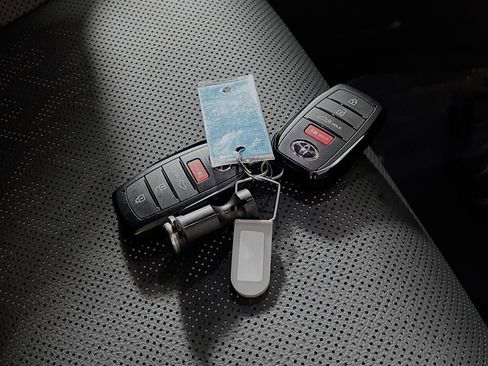 Used 2025 Toyota Tundra Limited image 36