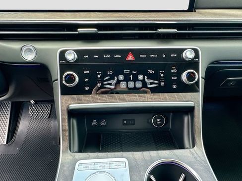 Used 2025 Genesis GV80 2.5T Advanced image 14