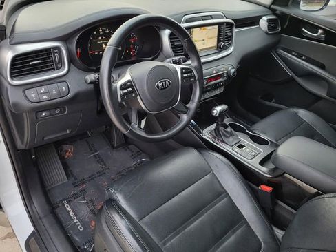Used 2019 Kia Sorento SX image 18