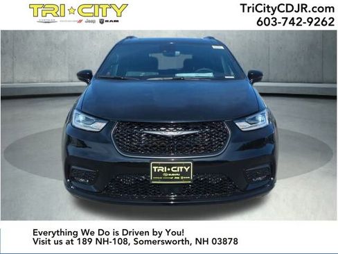 New 2026 Chrysler Pacifica Limited w/ S Appearance Package image 13