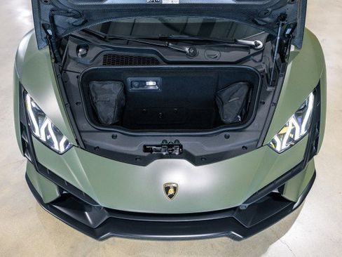 Used 2023 Lamborghini Huracan Tecnica image 10