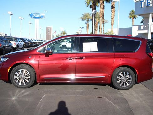 Used 2022 Chrysler Pacifica Limited image 4