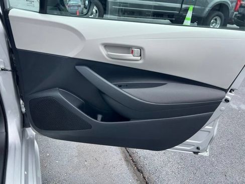 Used 2025 Toyota Corolla LE FWD image 28