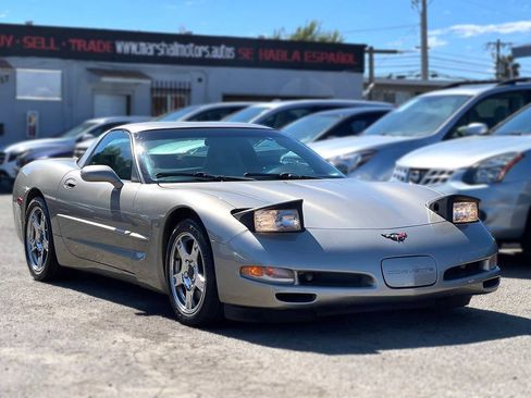 Used 1998 Chevrolet Corvette Coupe w/ Memory Pkg RWD image 9