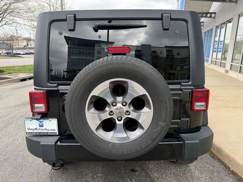 Used 2016 Jeep Wrangler Unlimited Sahara w/ Connectivity Group AWD/4WD image 12