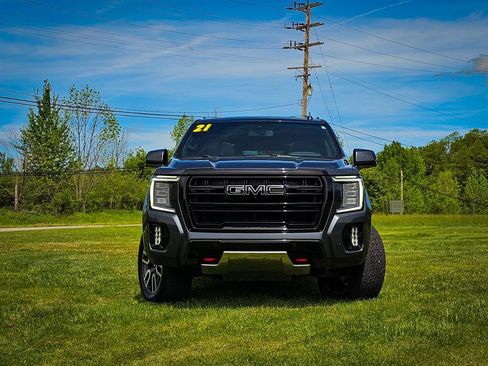 Used 2021 GMC Yukon XL AT4 w/ AT4 Premium Plus Package AWD/4WD image 8
