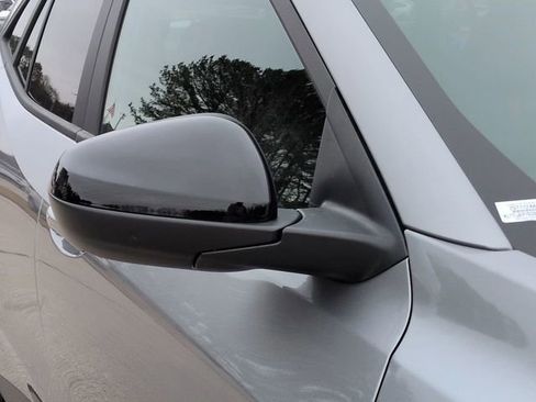 Used 2025 Chevrolet Trax RS w/ Sunroof Package image 11