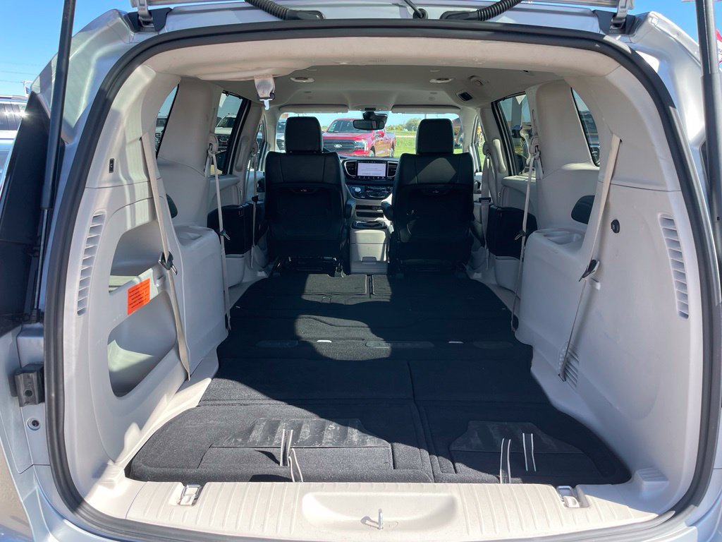 Used 2023 Chrysler Pacifica Touring-L FWD image 29