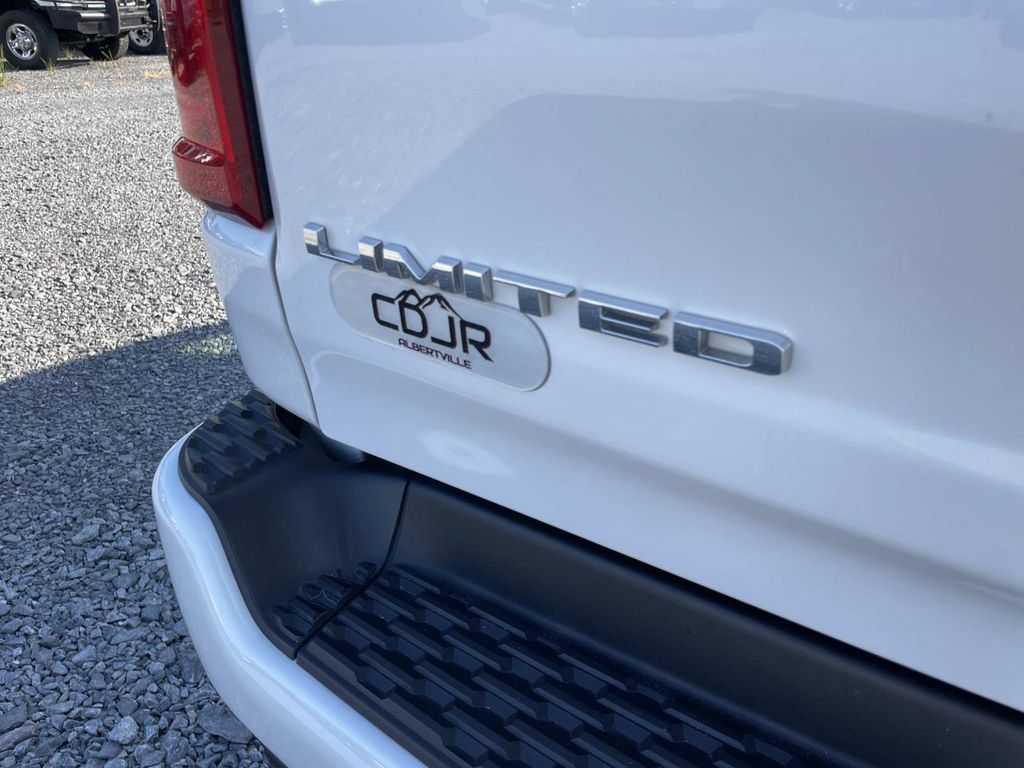 Used 2025 RAM 1500 Limited AWD/4WD image 21
