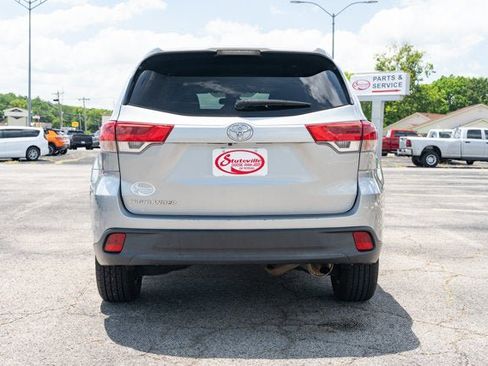 Used 2019 Toyota Highlander LE FWD image 4