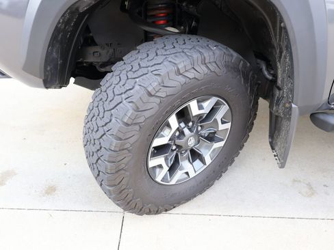 Used 2021 Toyota Tacoma TRD Off-Road w/ Technology Package AWD/4WD image 41