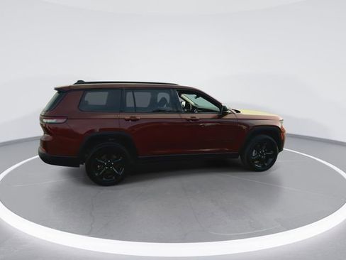 Used 2025 Jeep Grand Cherokee L Laredo image 9