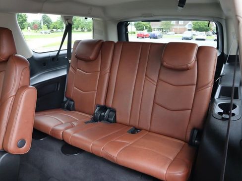 Used 2020 Cadillac Escalade ESV Luxury AWD/4WD image 18